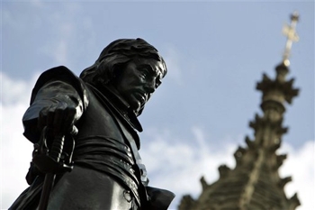 The whole service is overlooked by the magnificent Thorneycroft statue